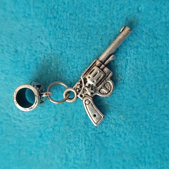 Gun Revolver Bracelet Charm - Picture 1 of 2